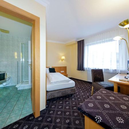 Hotel Zum Adler Nidderau Buitenkant foto