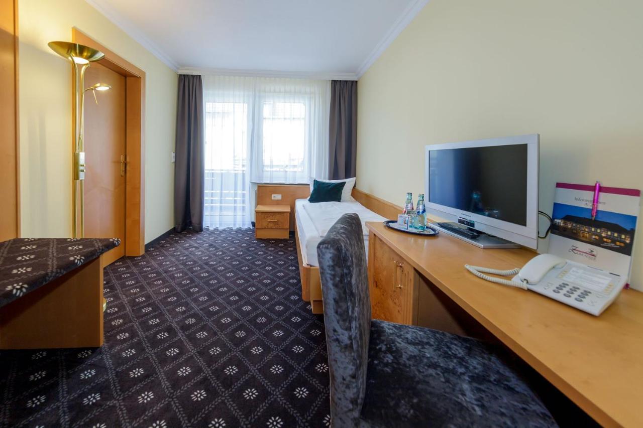 Hotel Zum Adler Nidderau Buitenkant foto