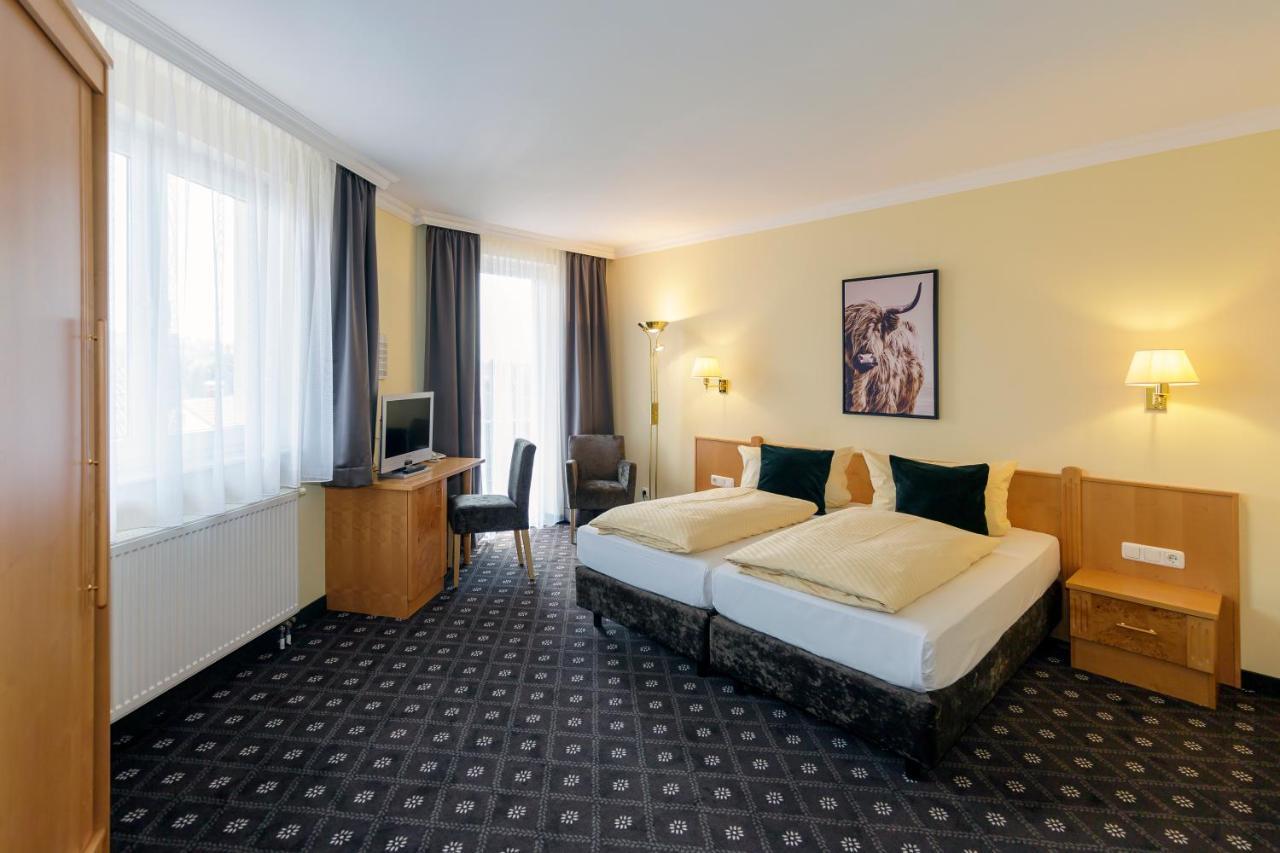 Hotel Zum Adler Nidderau Buitenkant foto